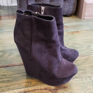 Zigi Soho platform wedge booties size 7